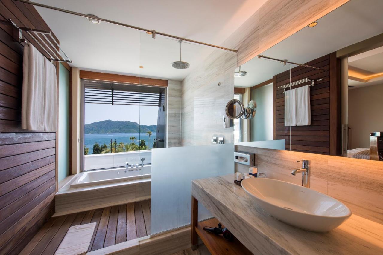 Deluxe Sea View Suite