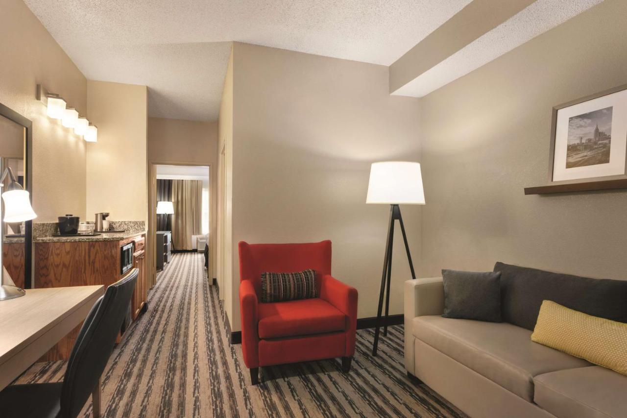 One-Bedroom King Suite