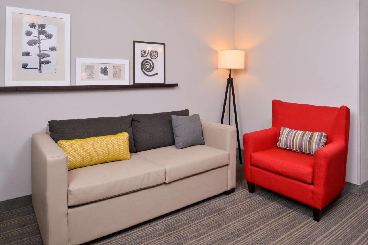 One-Bedroom Queen Suite