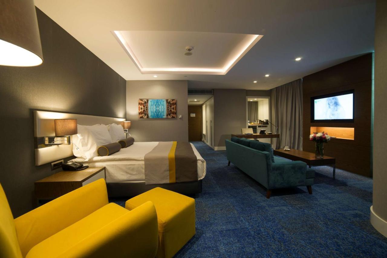Corner Suite