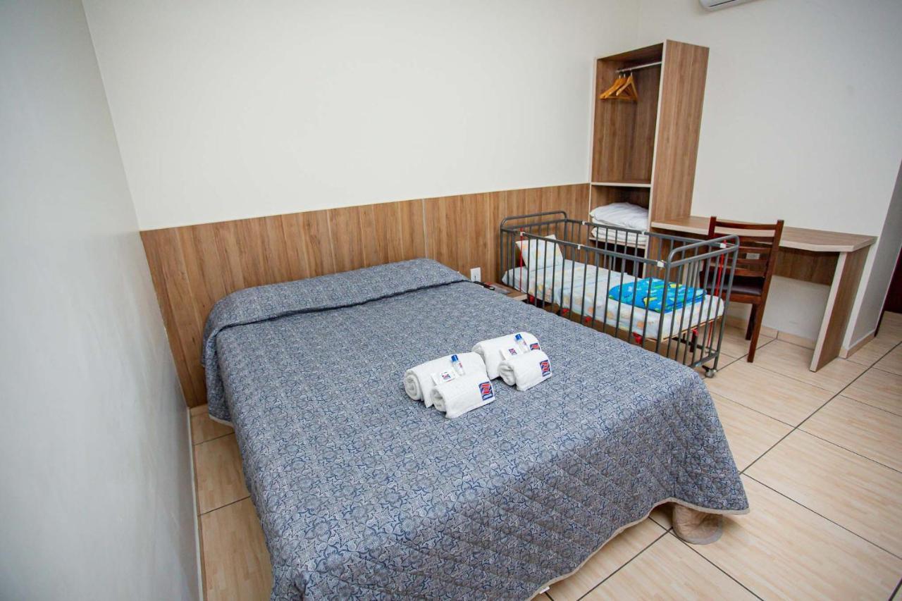 Quarto Deluxe (2 Adultos + 1 Criança)