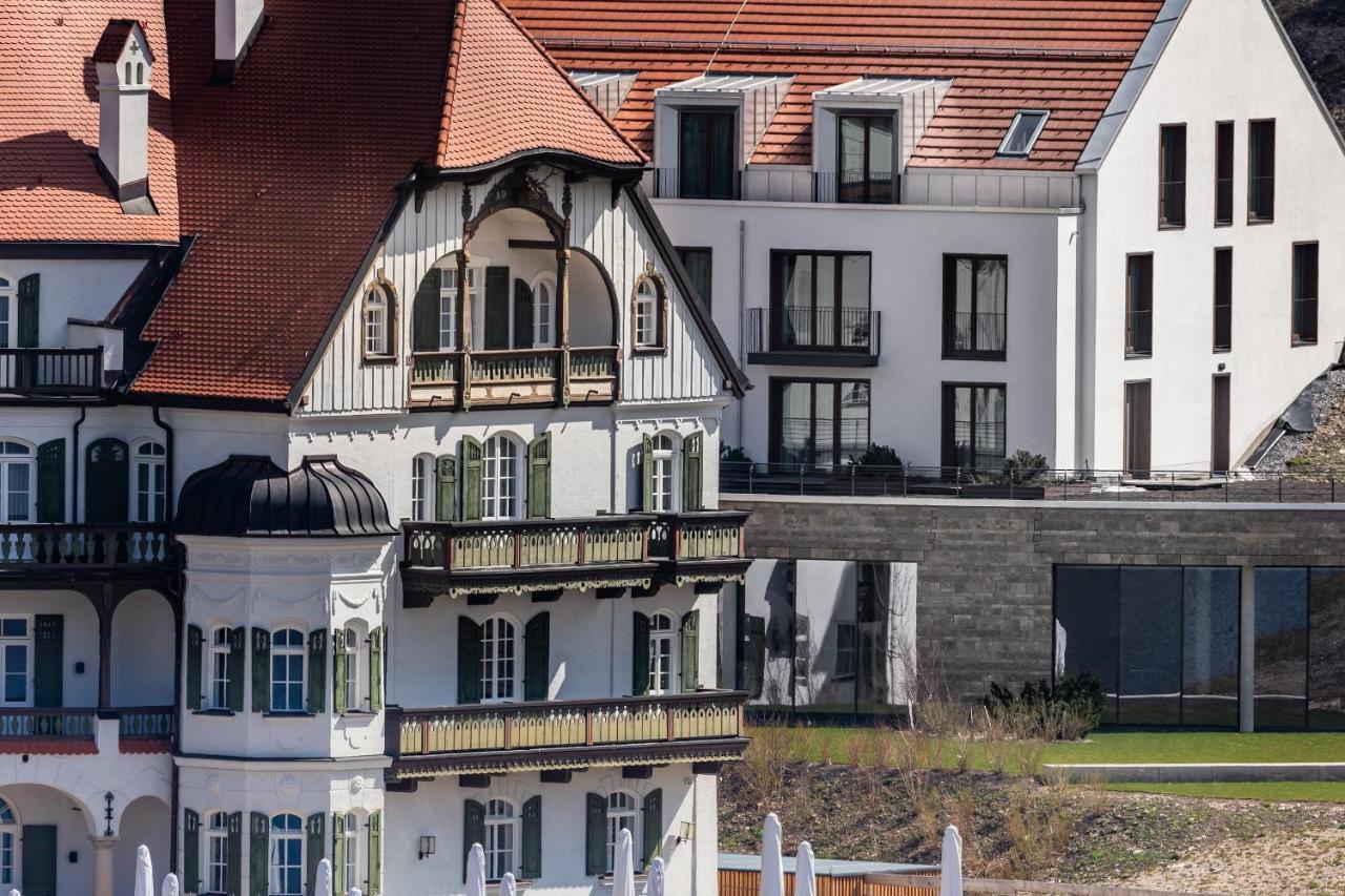 Deluxe Room Lake View Alpenrose