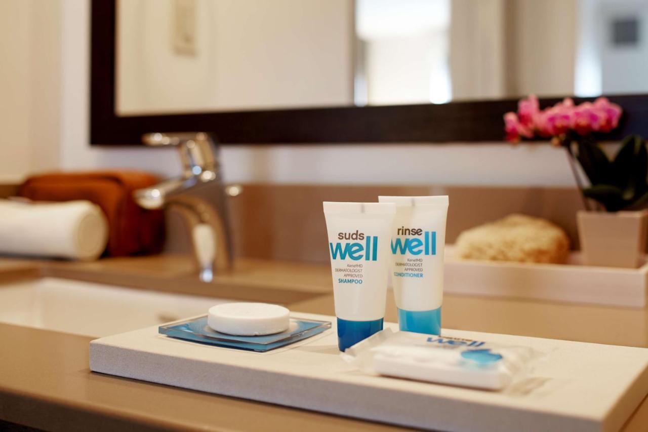 One-Bedroom King Suite with Sofa Bed and Kitchen,947710189:JPEG