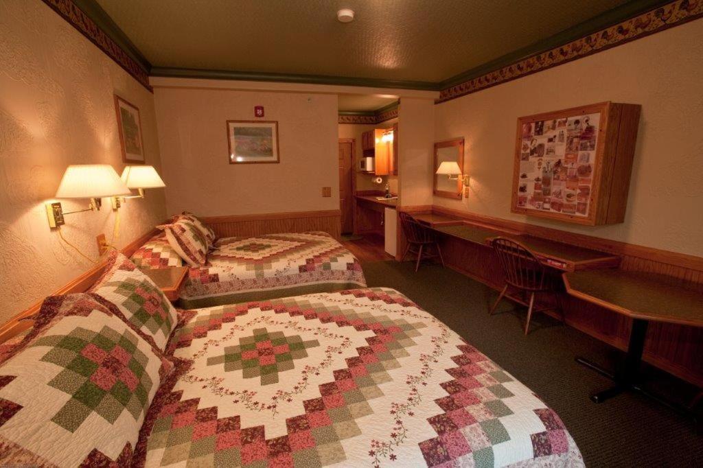 Standard Queen Room