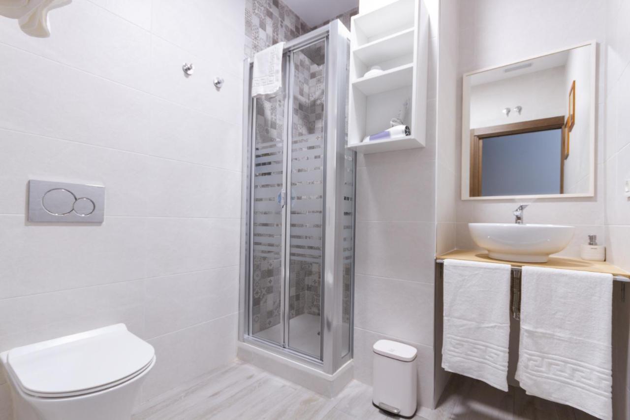 Double Room Private Bathroom