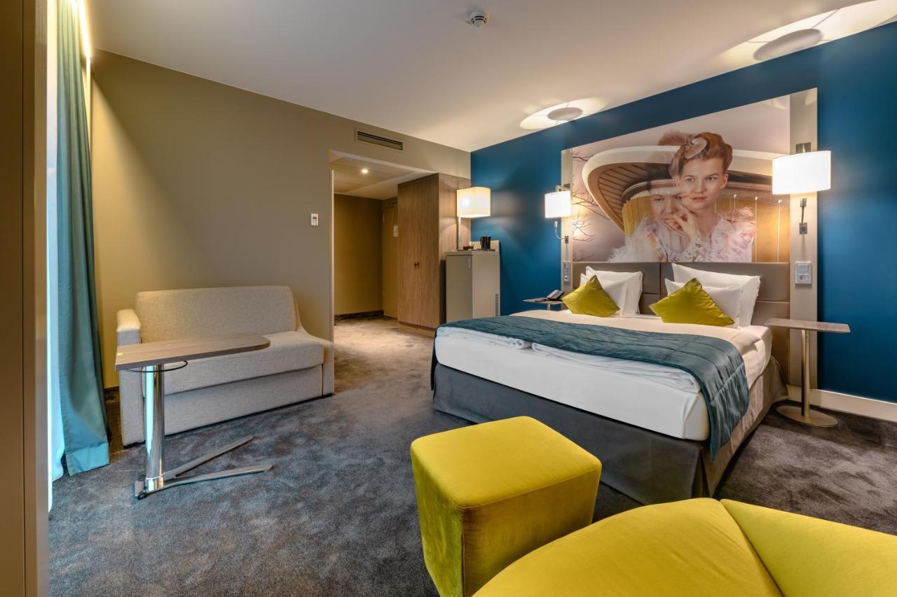 Superior Queen Room Sofa Bed