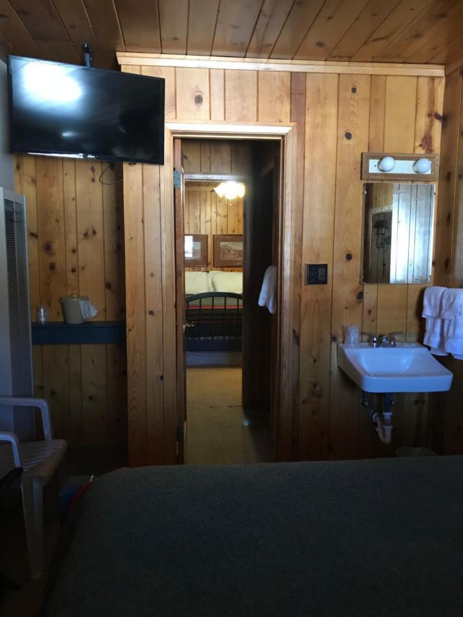 Family Room 2 Rooms Sharing a Bathroom