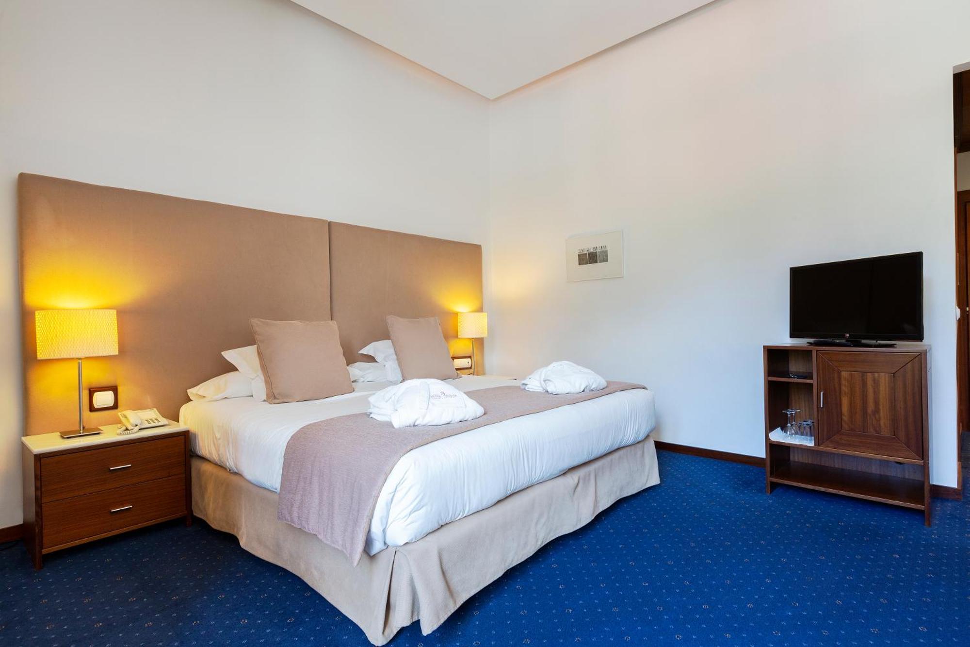 Deluxe Room,1472161942:JPEG