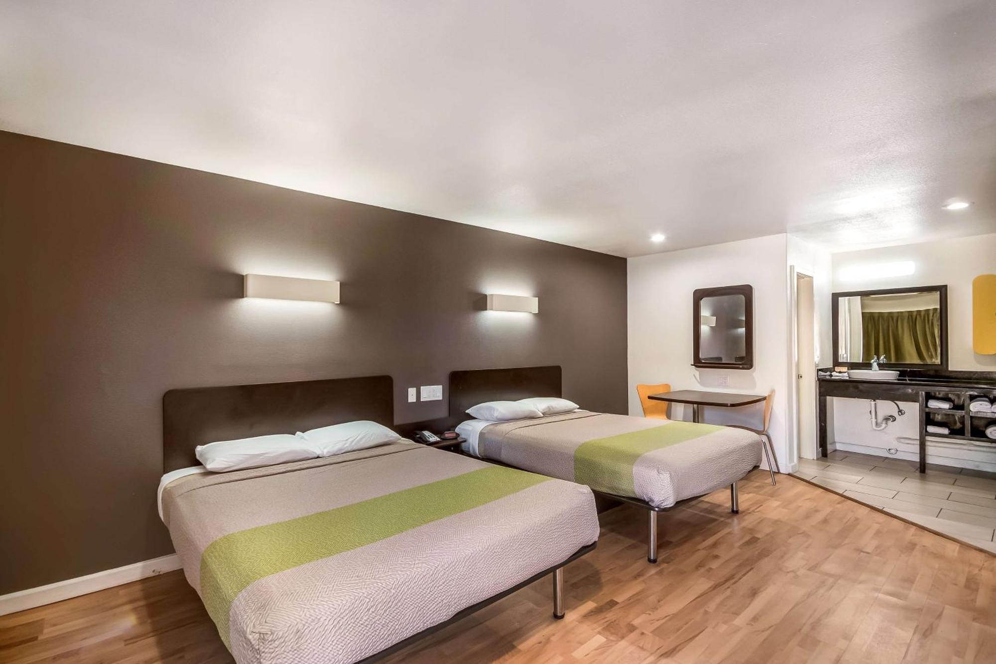 Deluxe Queen Room Two Queen Beds Non-Smoking