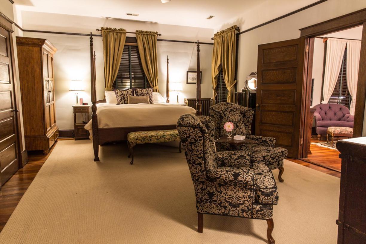 Deluxe King Suite
