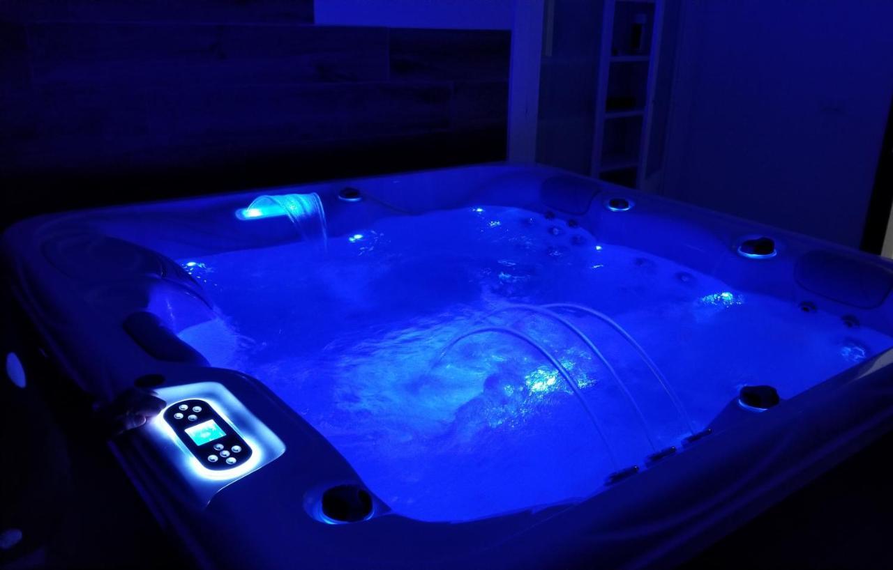 King Room Spa Bath