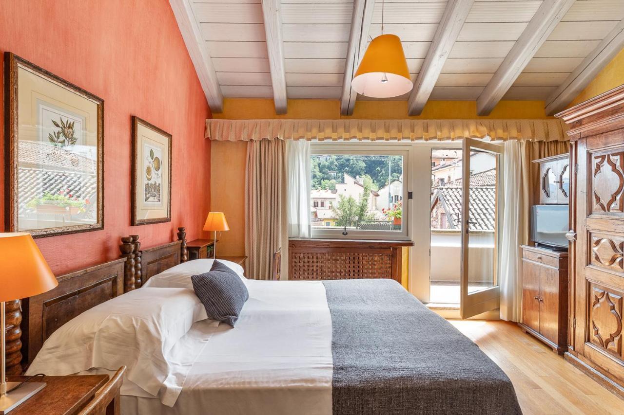 Double or Twin Room Lake View
