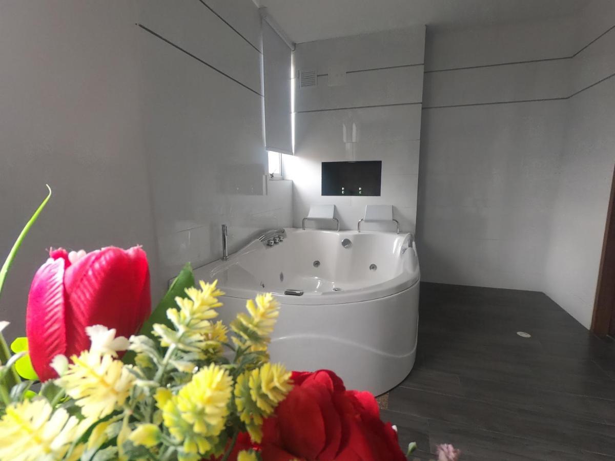 Deluxe Suite Spa Bath