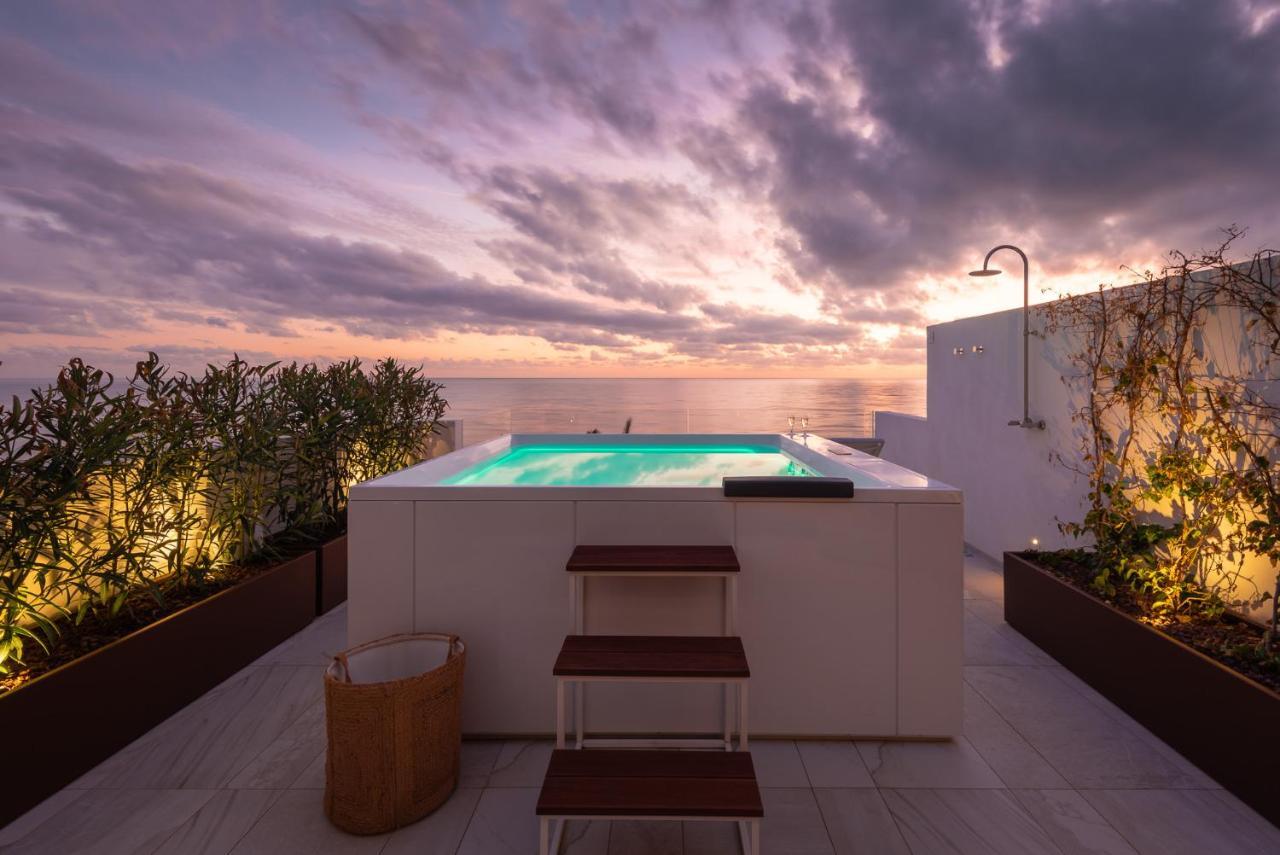Deluxe Suite Hot Tub Sea View