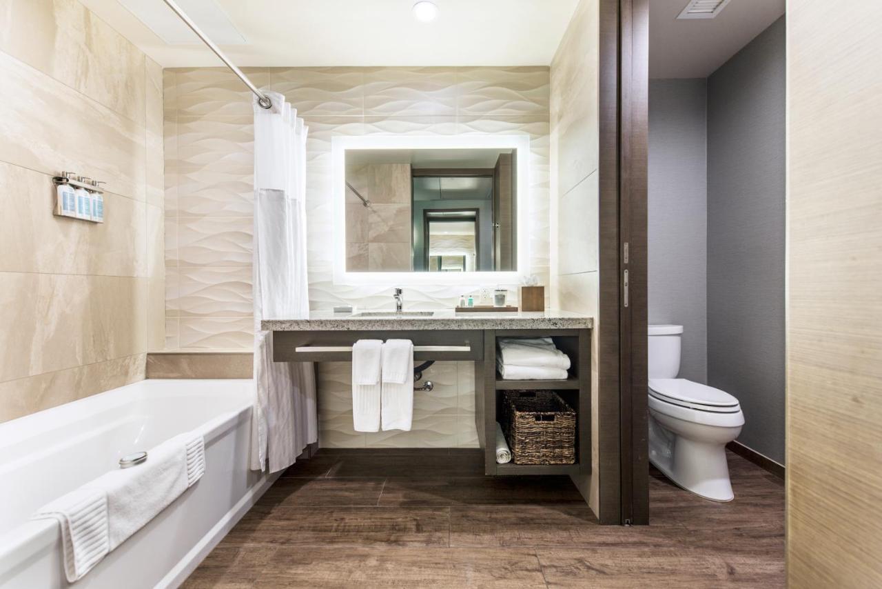 Deluxe Double Queen Room