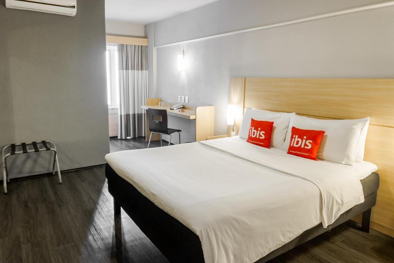 Executive One-Bedroom Apartment Queen Bed Partial Sea View