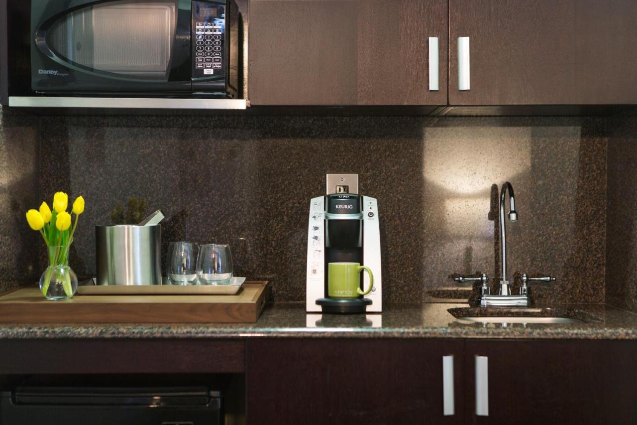 Queen Studio with Kitchenette,957927262:JPEG