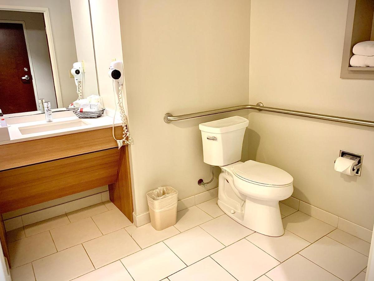 Queen Room - Disability Access- Non-Smoking
