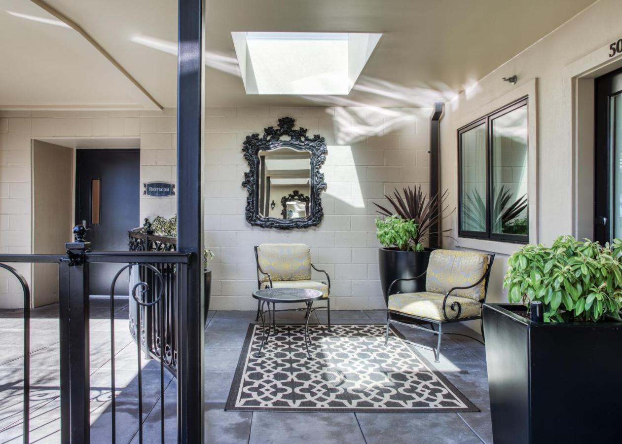 Courtyard King Suite