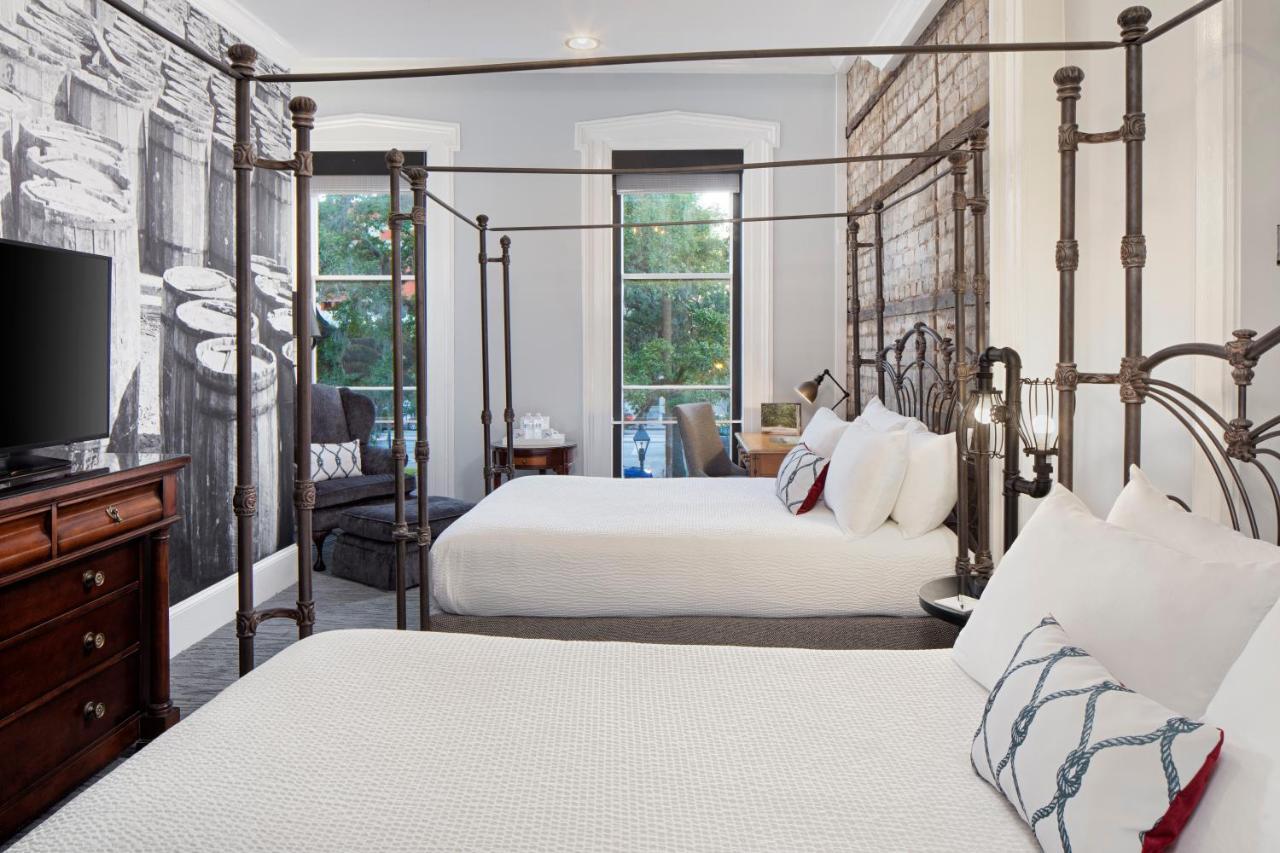 Queen Room Two Queen Beds City View