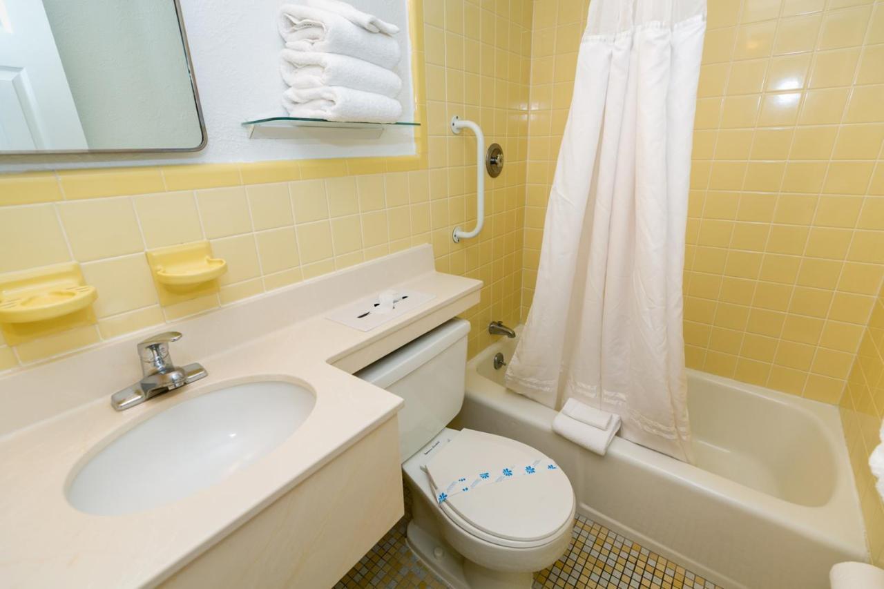 Double Room with Pool View,960022066:JPEG