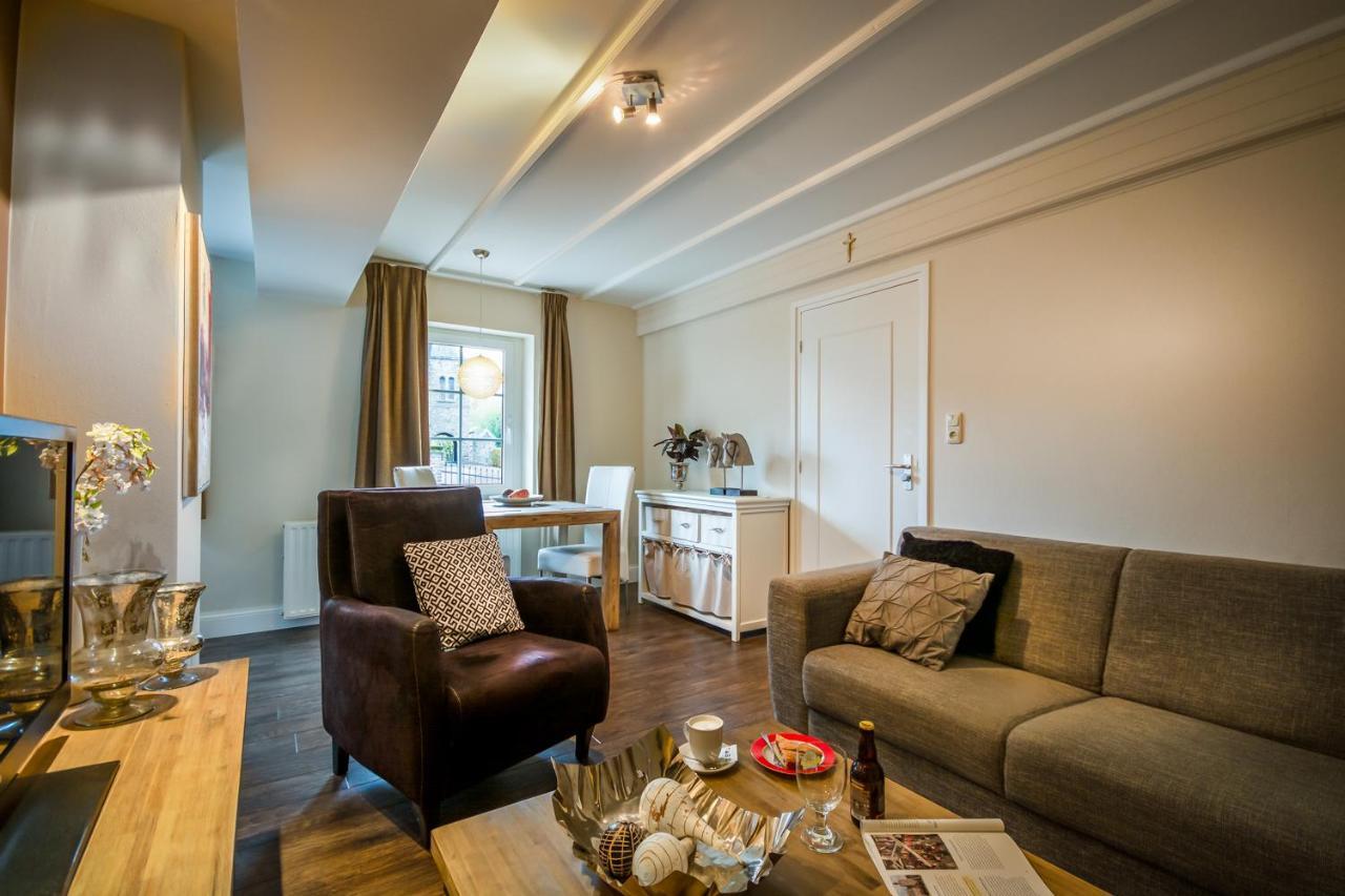 Deluxe One-Bedroom Apartment