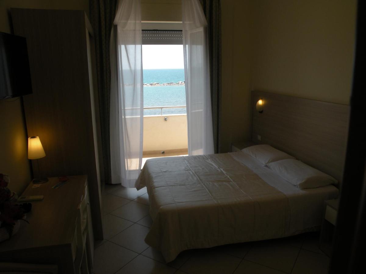 Double or Twin Room Sea View