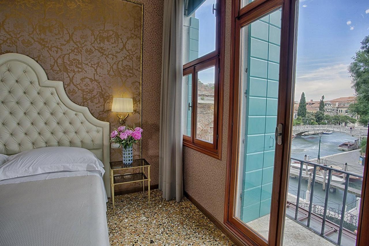 Deluxe Double or Twin Room with Canal View,963106447:JPEG