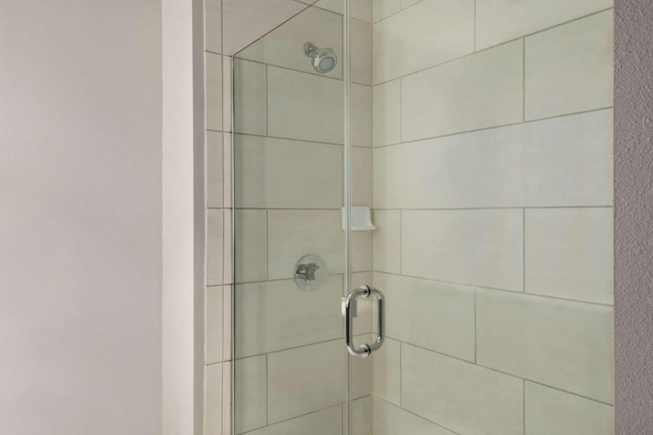 Chambre avec 2 Lits Queen-Size - Accessible aux Personnes Malentendantes - Non-Fumeurs