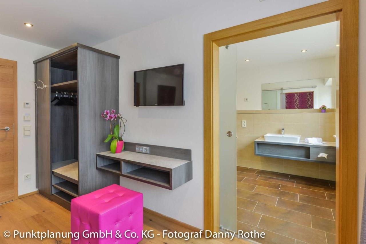 Deluxe Double Room Shower
