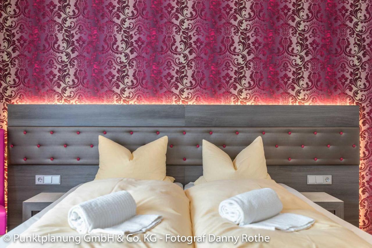 Deluxe Double Room Shower