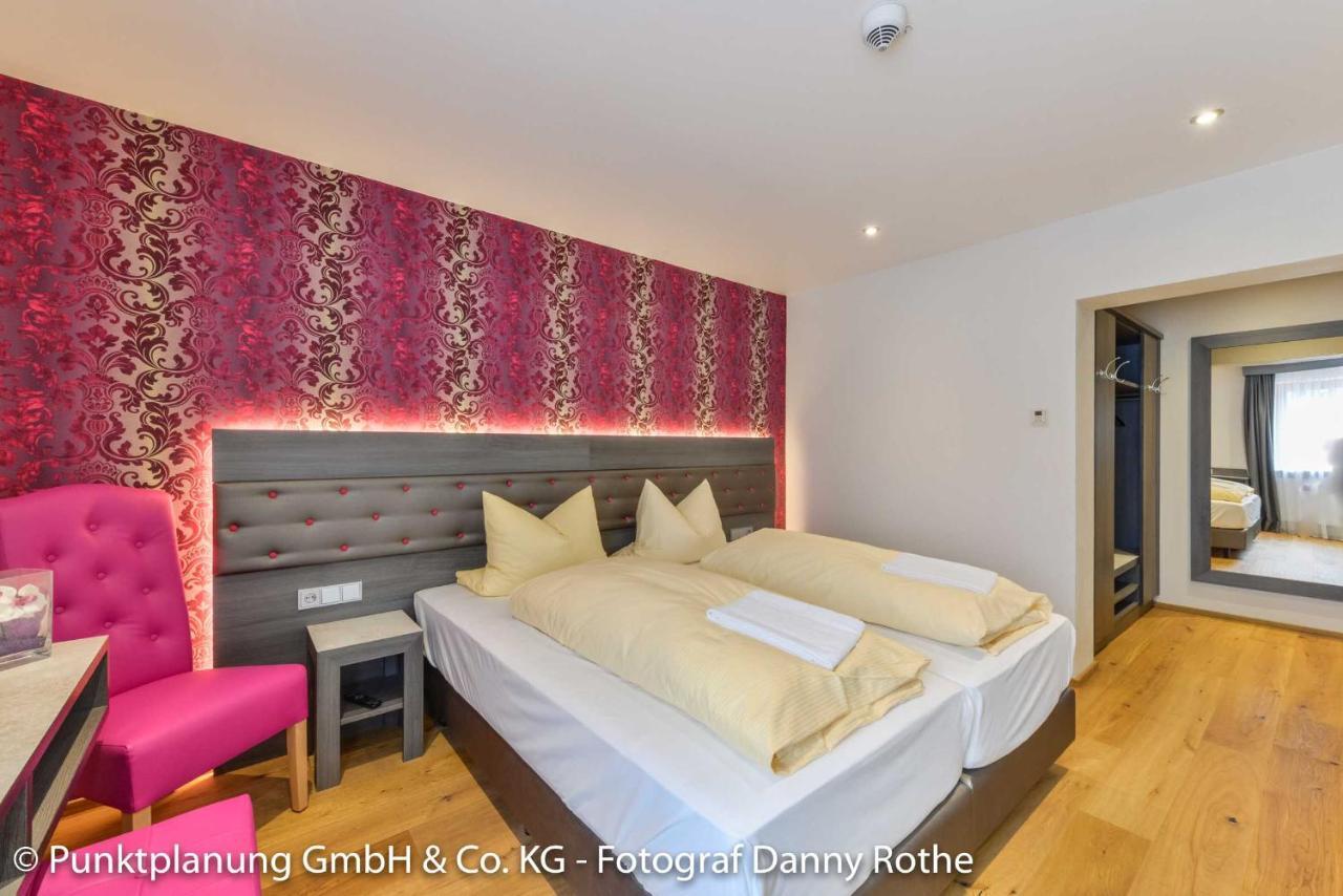 Deluxe Double Room Shower