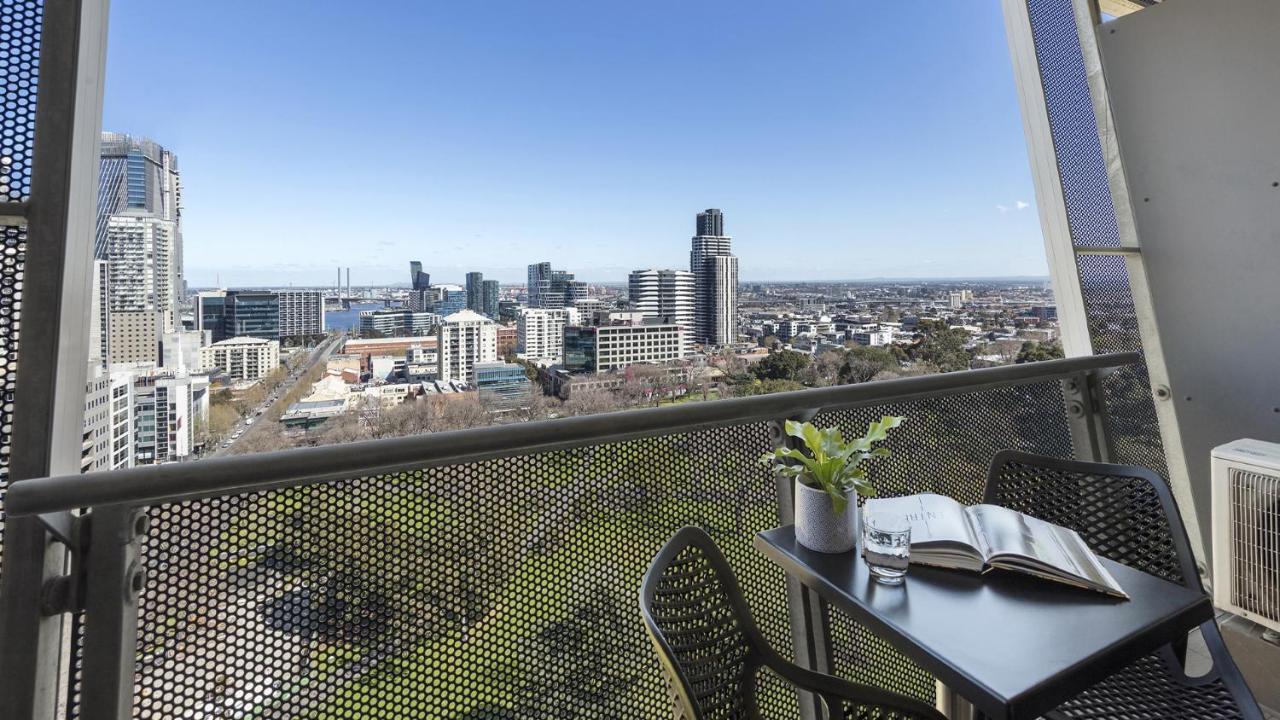 Studio Apartment with Park View & Balcony