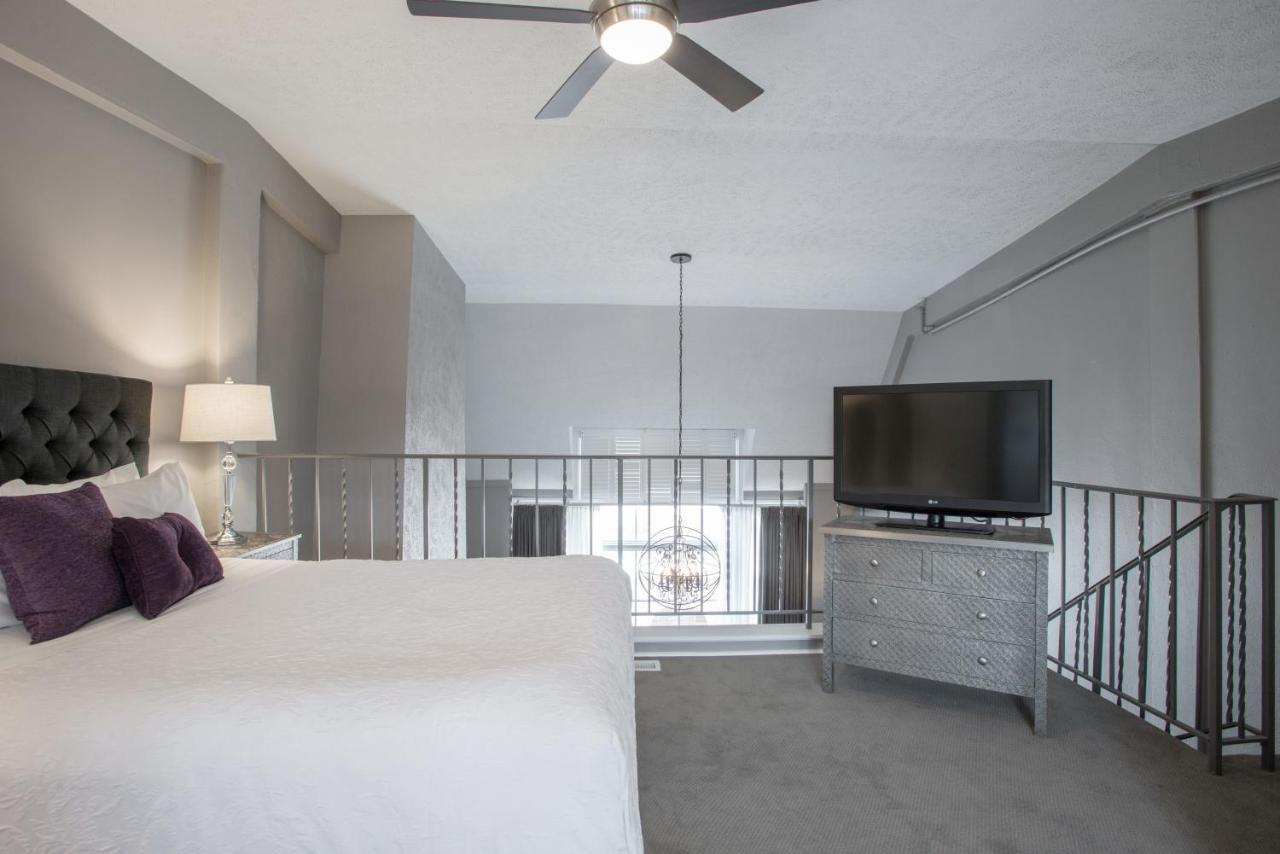 Premier Queen Loft