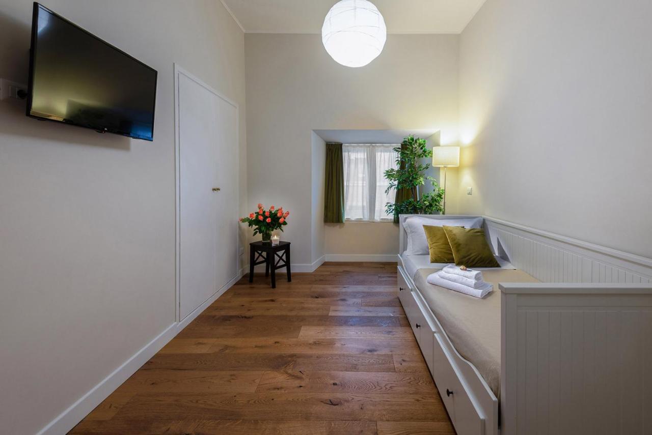 Single Room Private External Bathroom