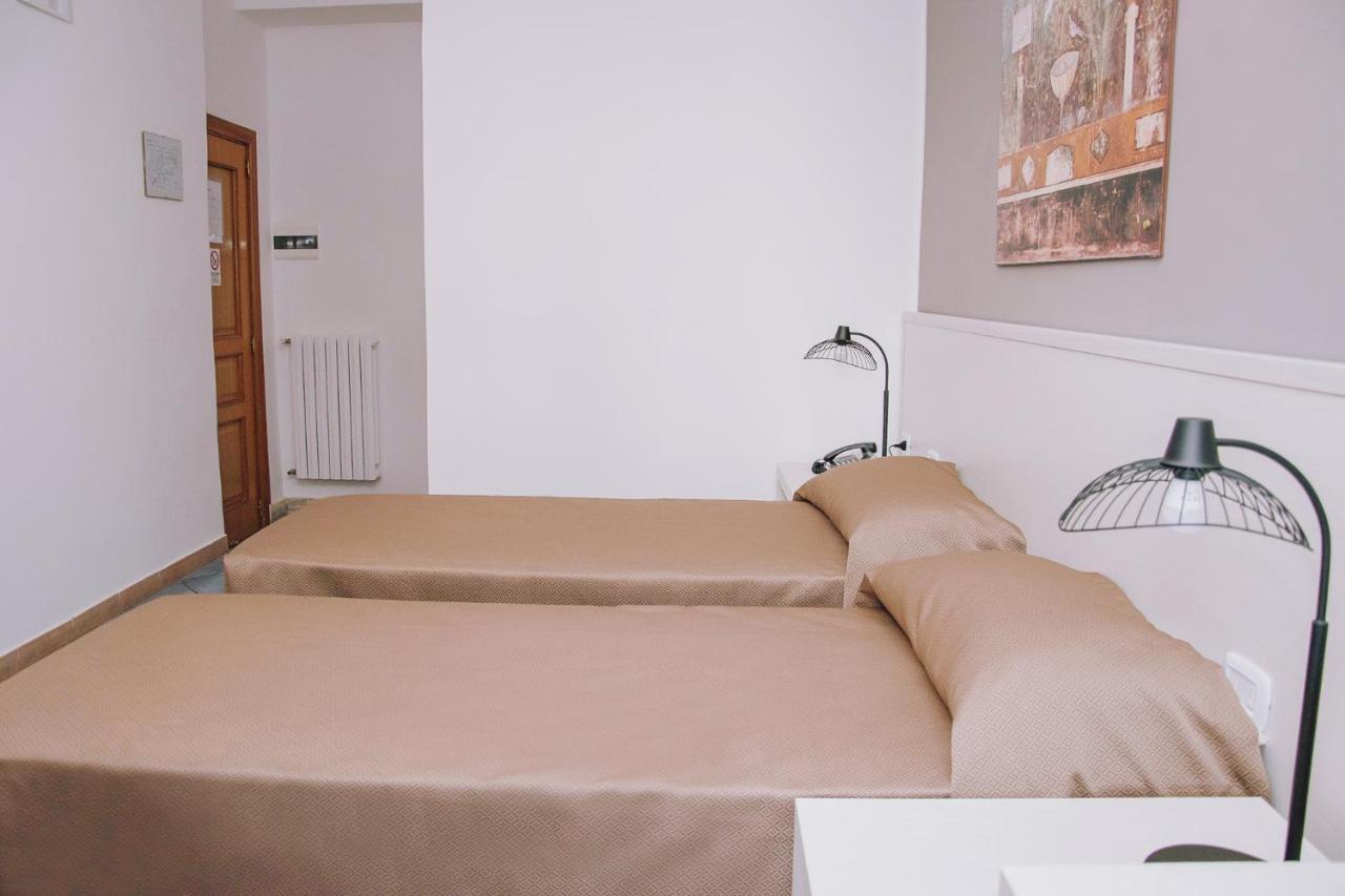 Double or Twin Room Private Bathroom