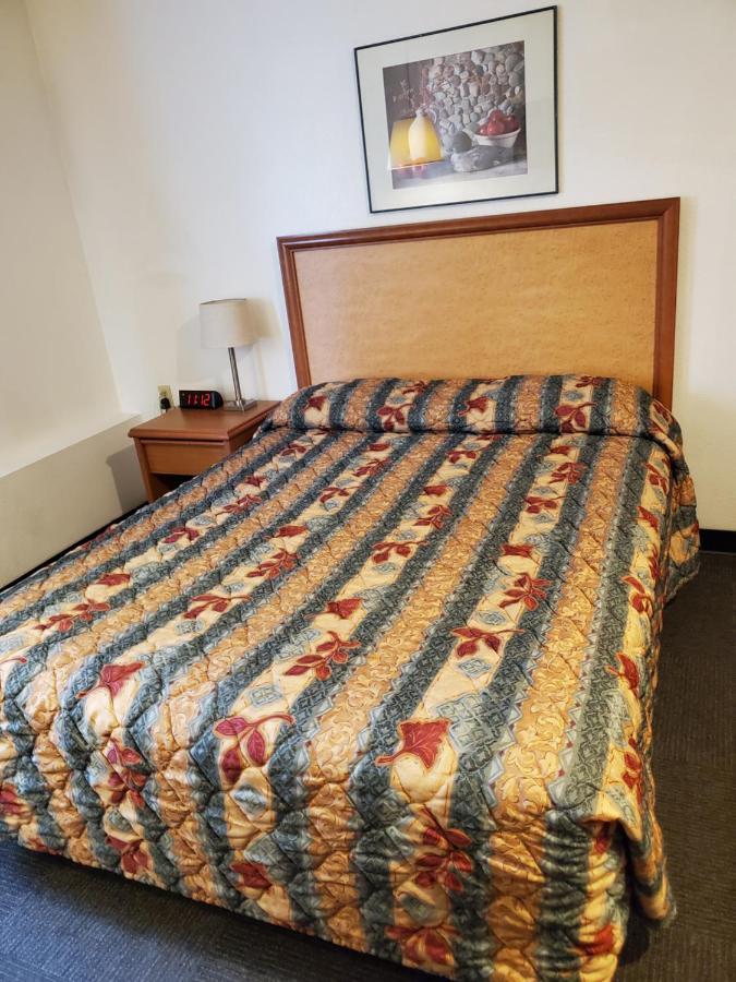 One Queen Bed Non-Smoking