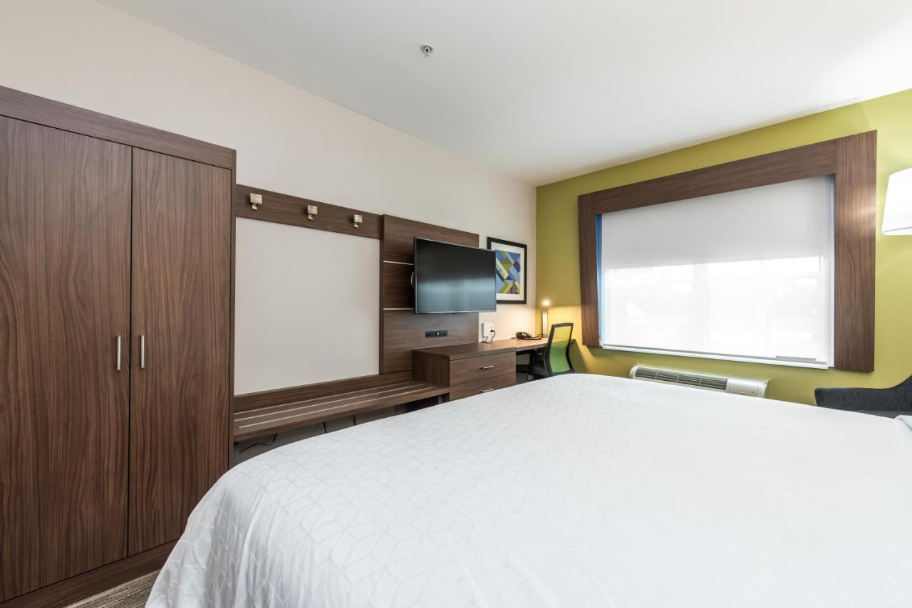 King Room - Mobility Access/Hearing Accessible
