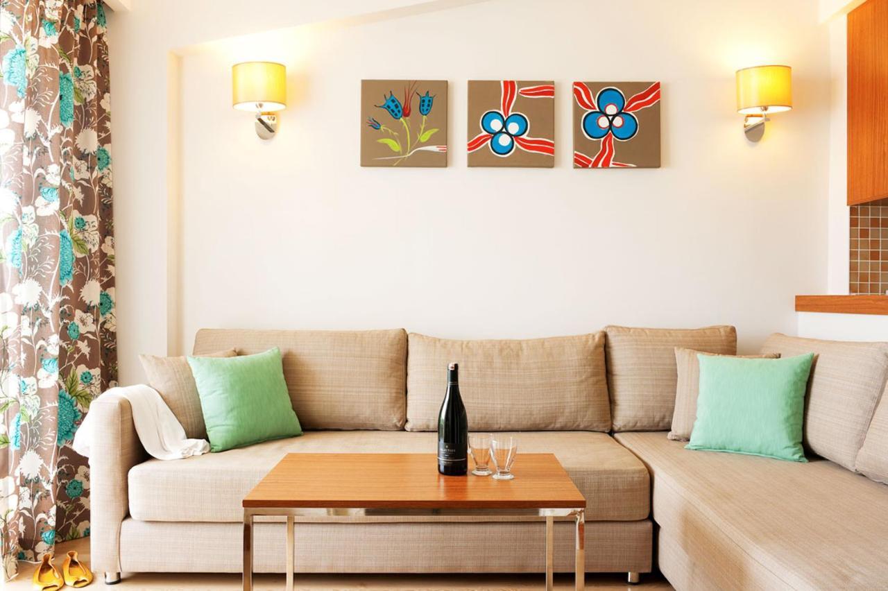 Family Room Garden View