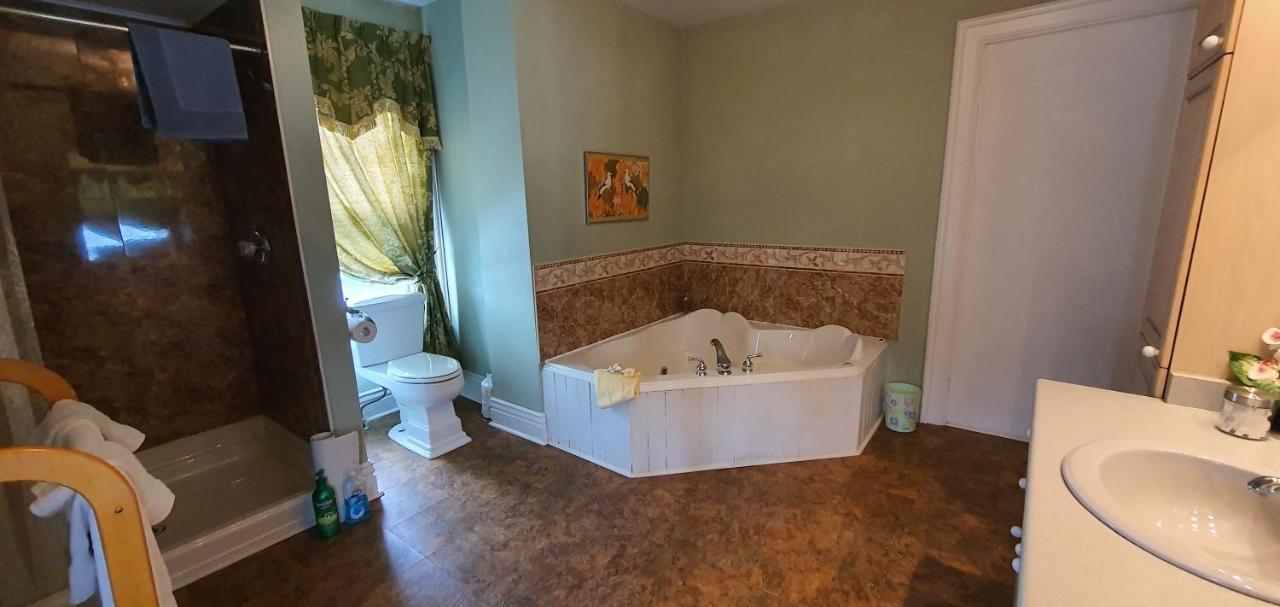 King Room Spa Bath