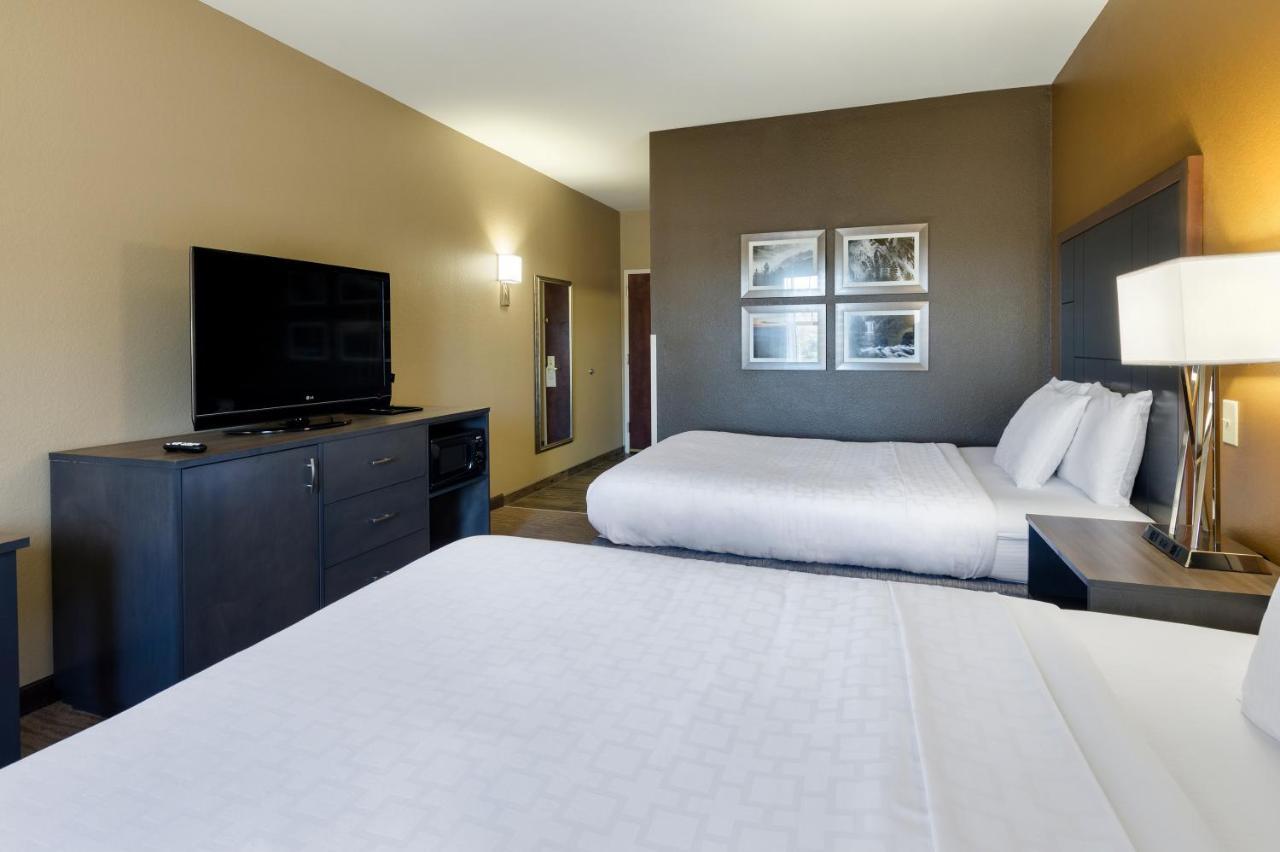 Queen Room with Two Queen Beds - Non-Smoking,1276728190:JPEG