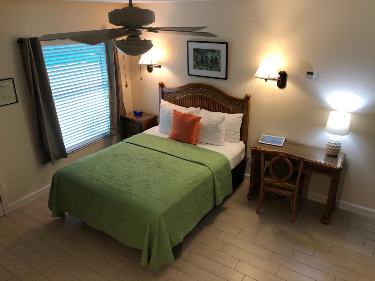 Standard Queen Room Road Facing