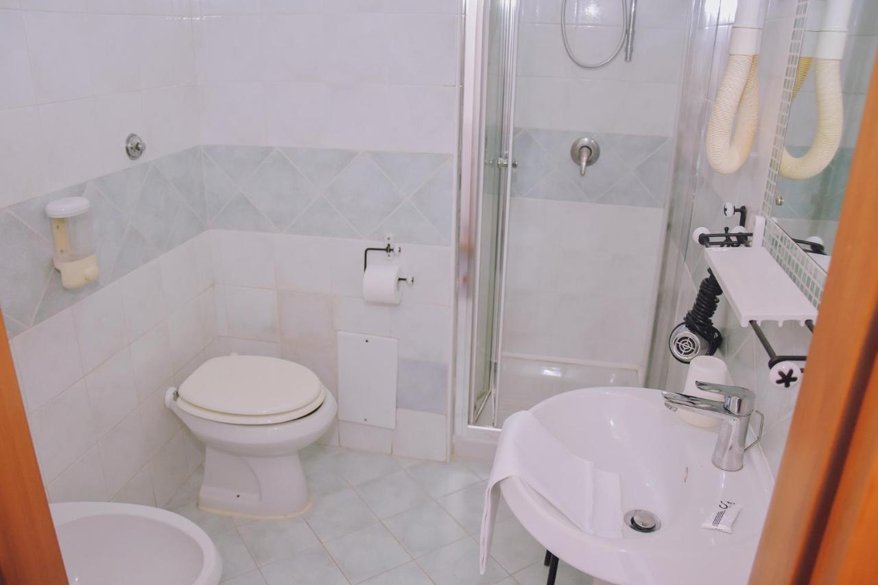 Double or Twin Room Private Bathroom