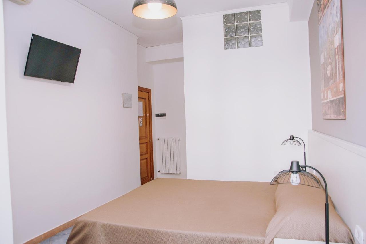 Double or Twin Room Private Bathroom