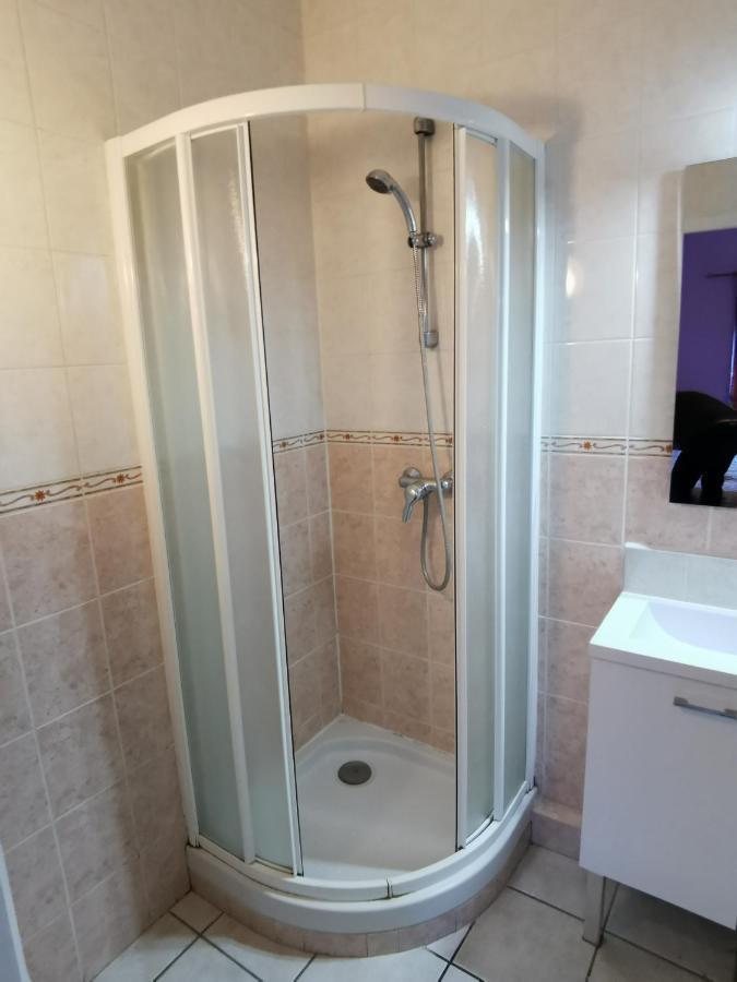 Chambre Simple avec Salle de Bains