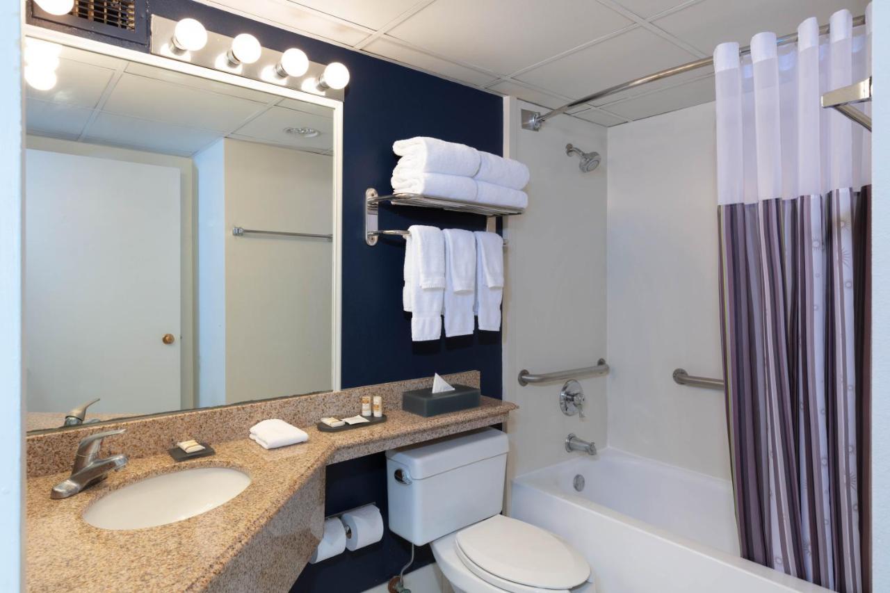 Queen Suite Two Queen Beds Roll Shower Mobility Accessible or Non-Smoking