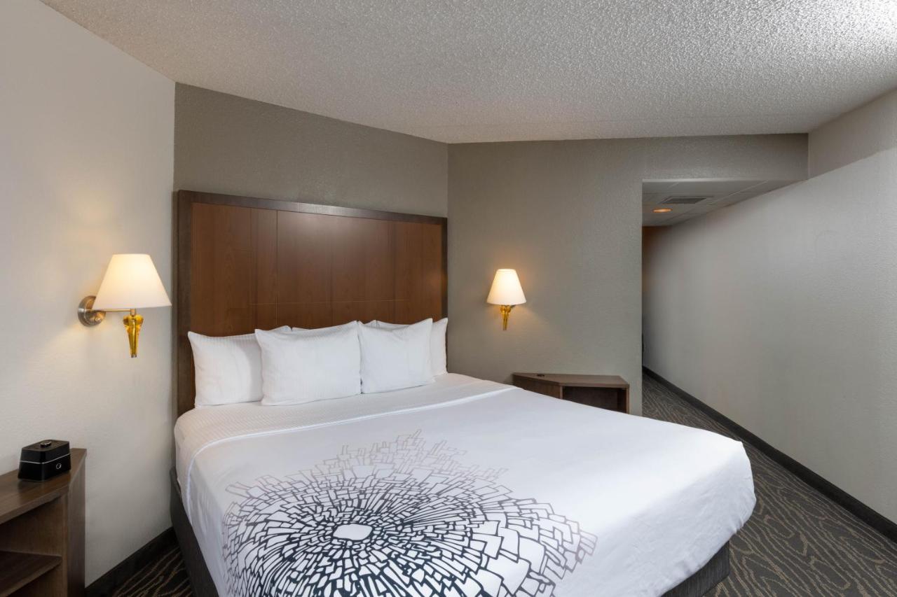 One-Bedroom King Suite Non-Smoking