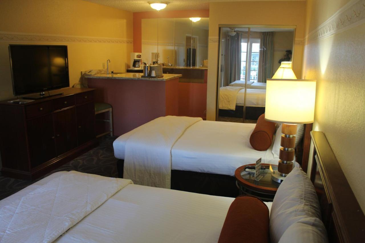 Deluxe Family Suite