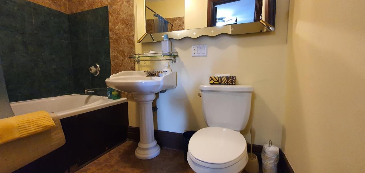 Queen Room Spa Bath