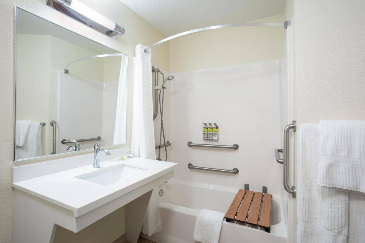 One Bedroom Suite with One Queen Bed